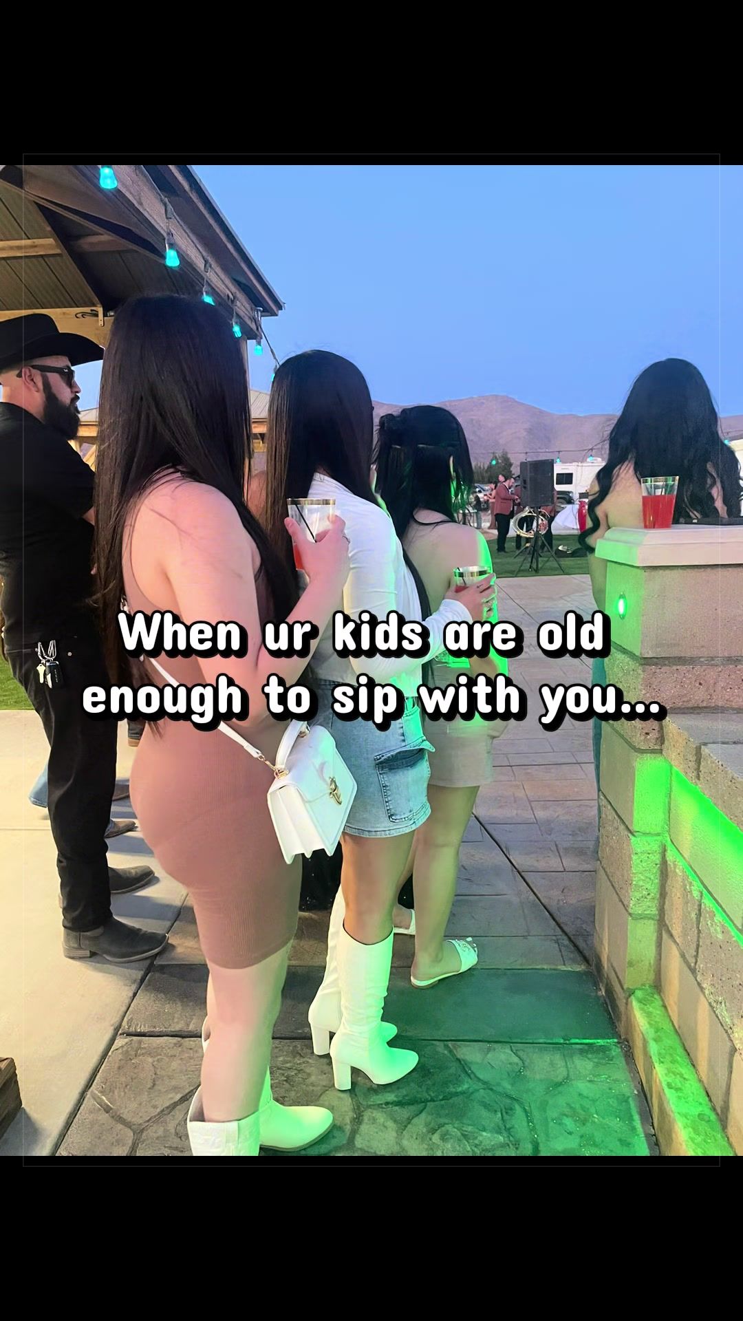 @MommaAriass