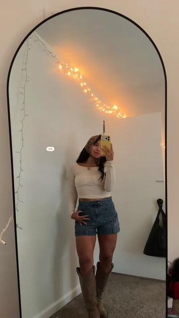 @Yules | Latina In NC