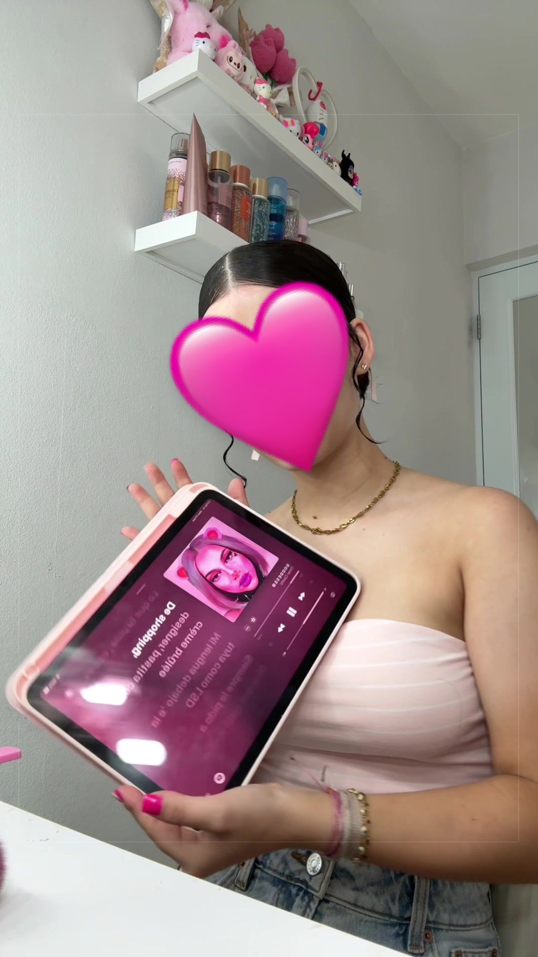 @ᥫ᭡.