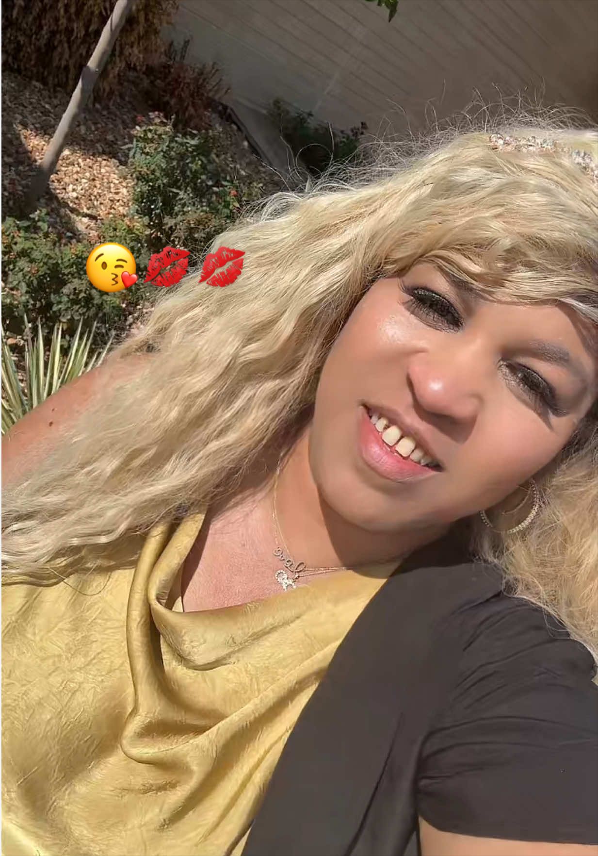 @SixxAnjanette