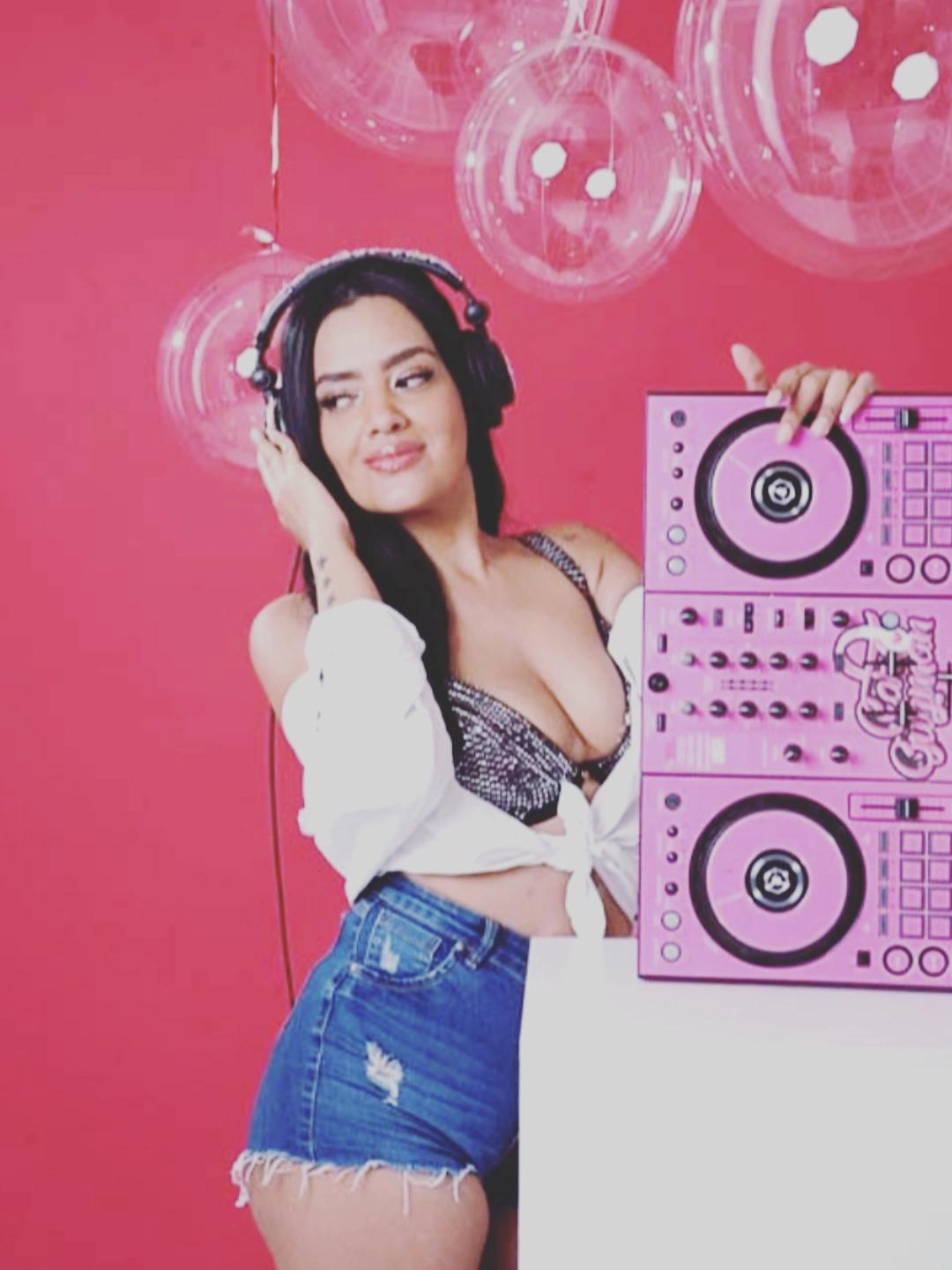 @DJ CARO GUZM&Aacute;N 🖤
