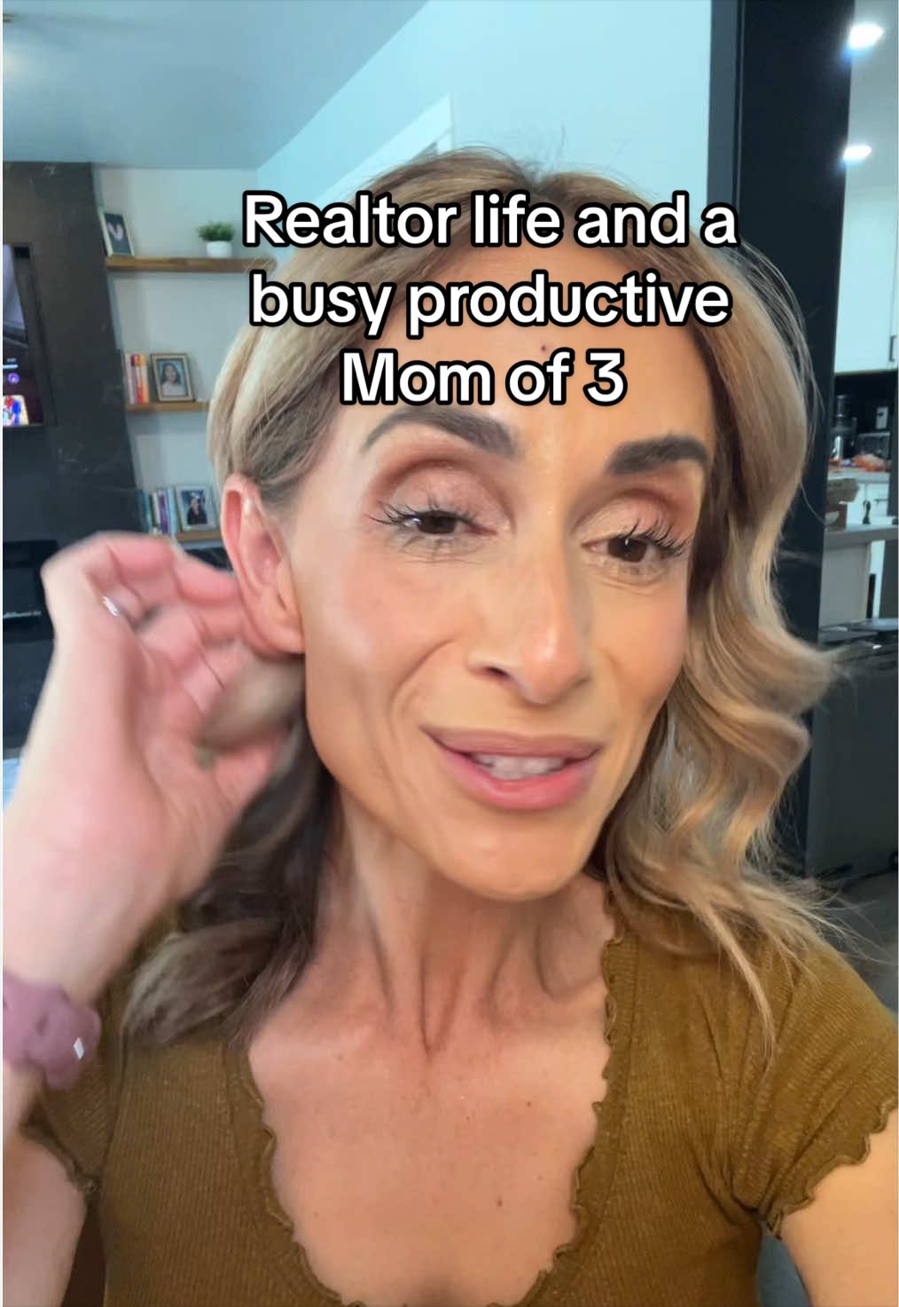 @Monica| Real Estate Hype Girl