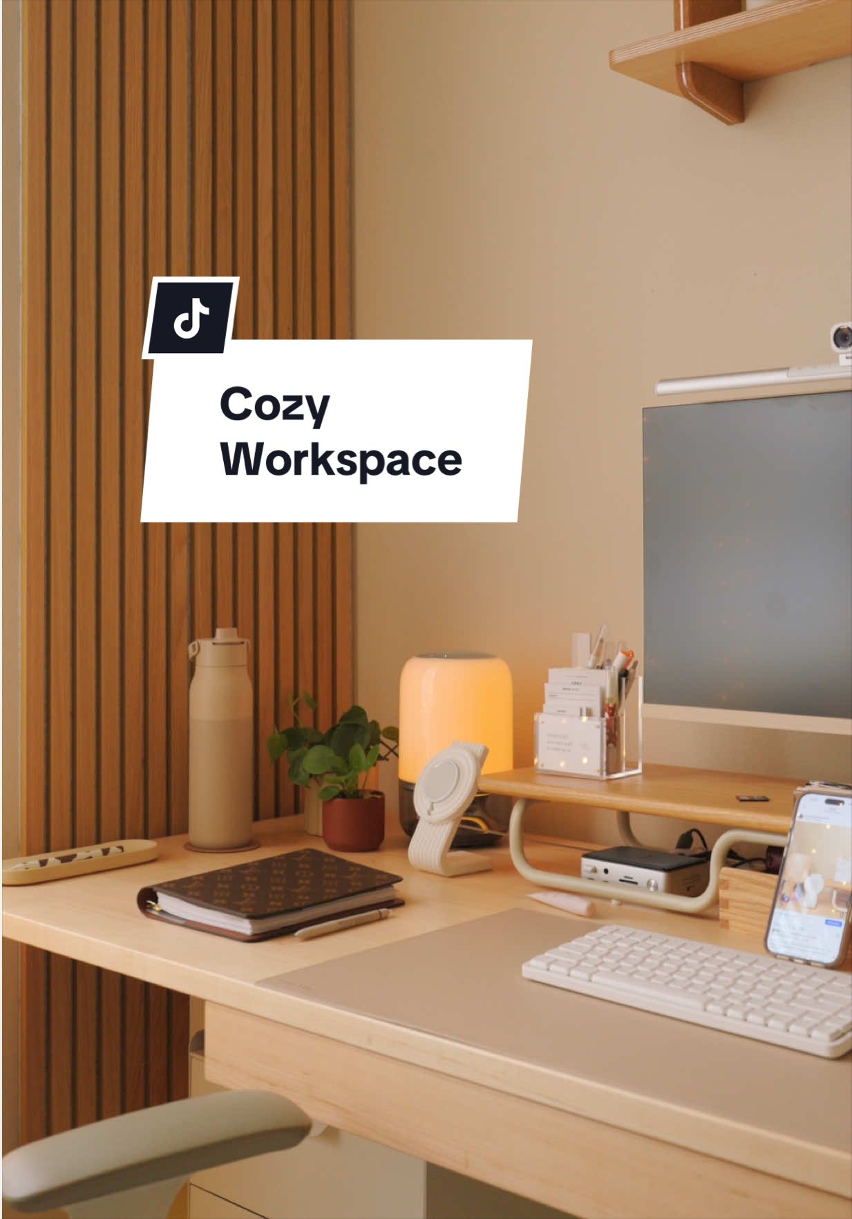@Holly | Desk, Tech + Tips