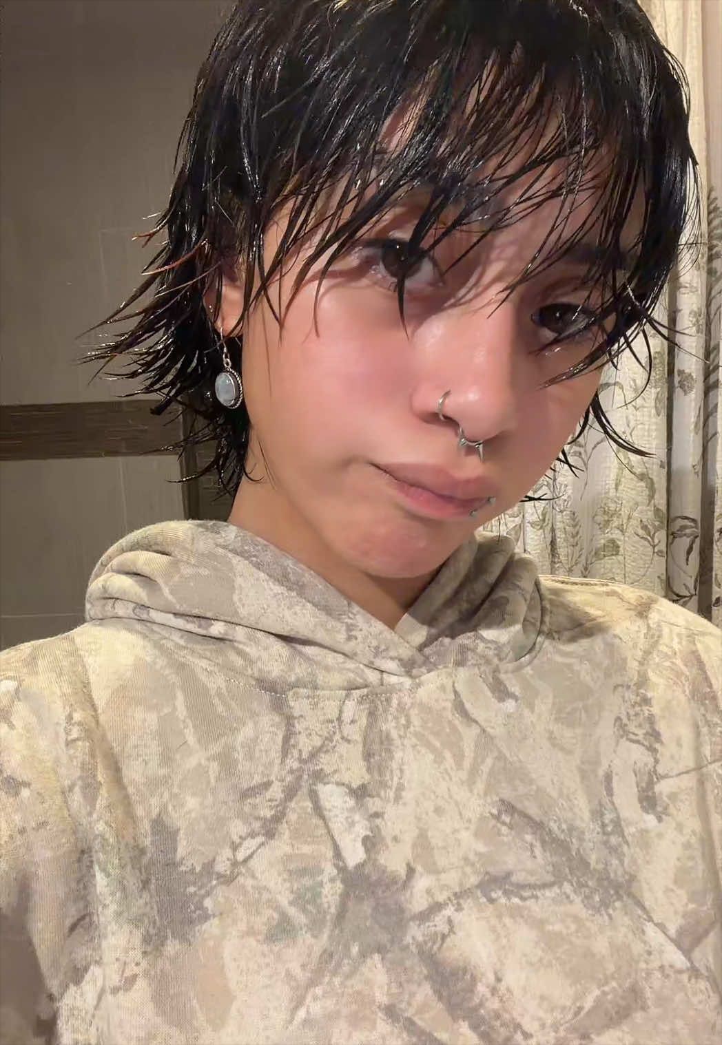 @bellaabones