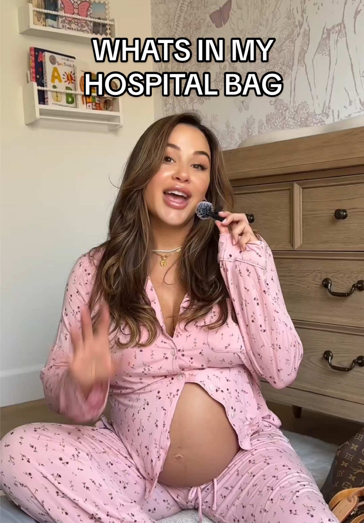 @Ana Cheri