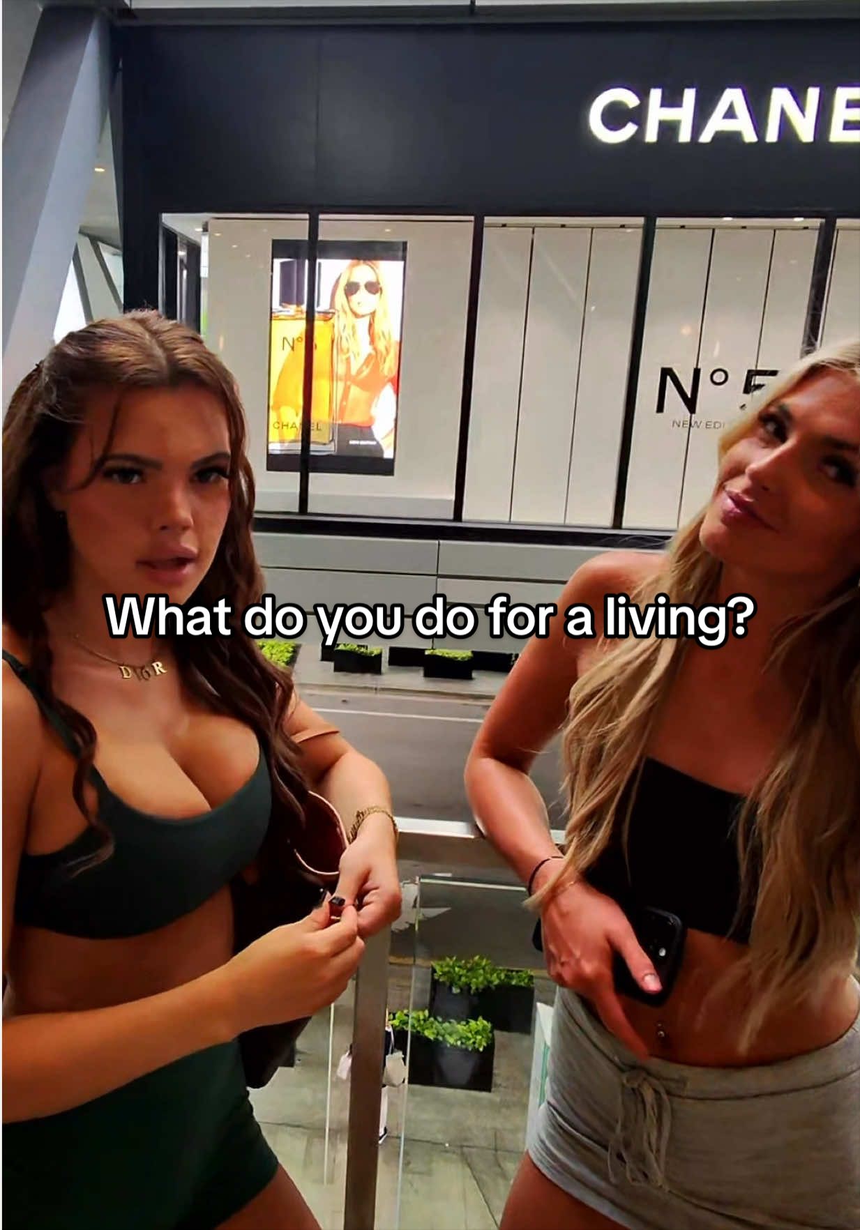 @Ella west