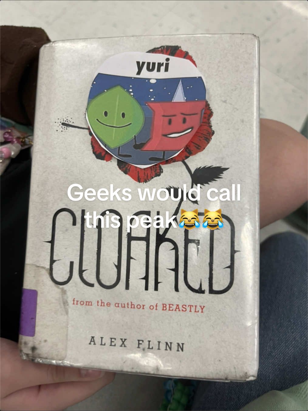 @My left butt cheek itches 🥺🥺