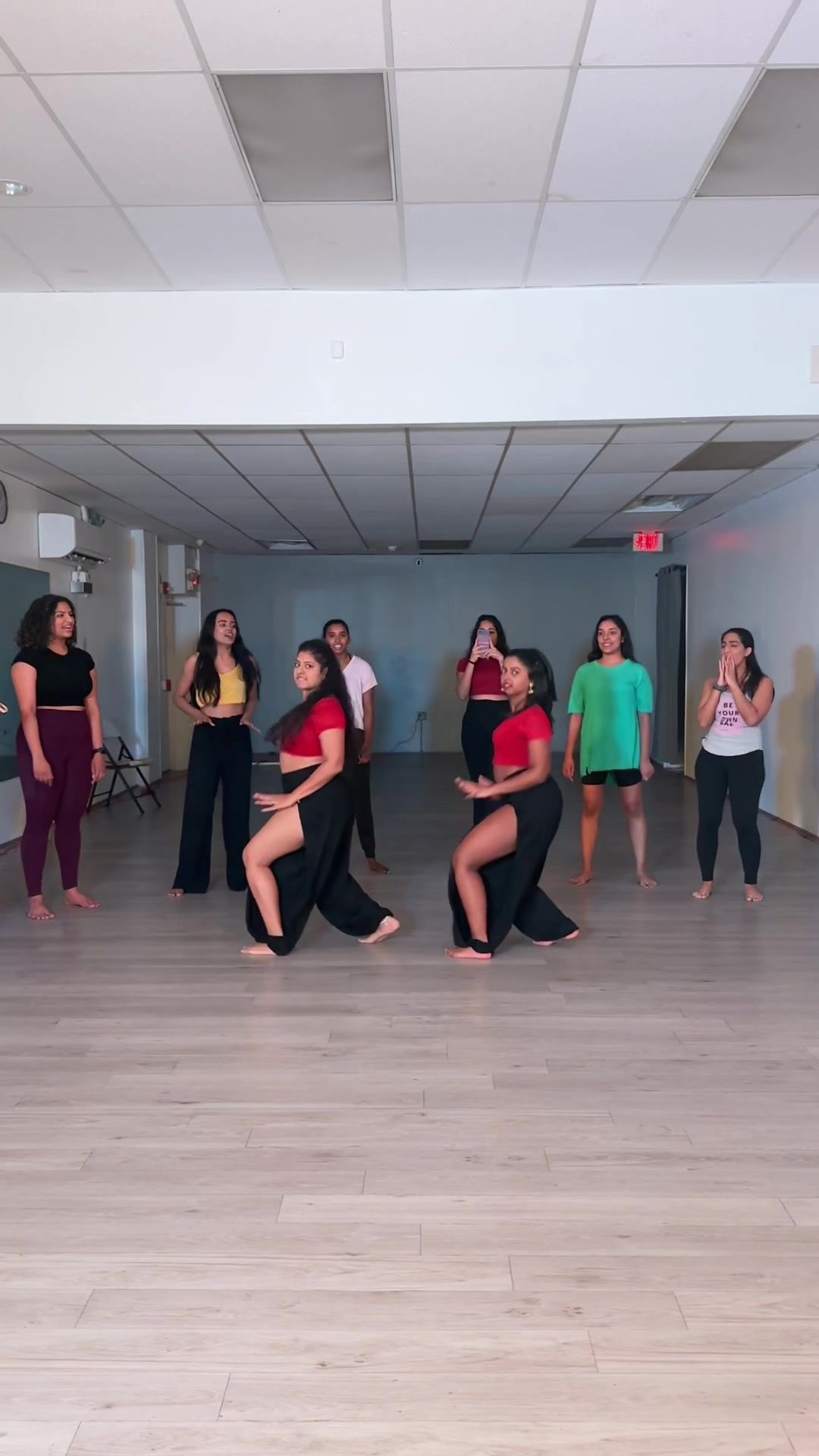 @Desi Moves & Vibes