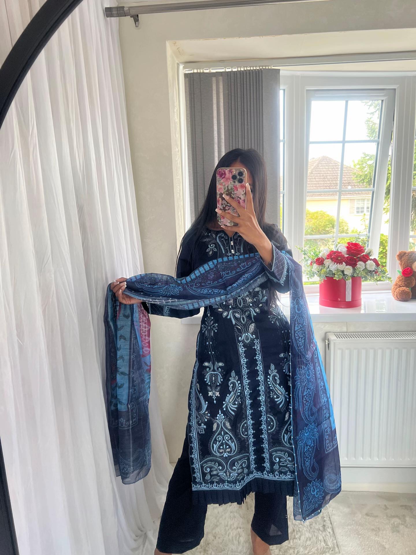 @PretByAziza