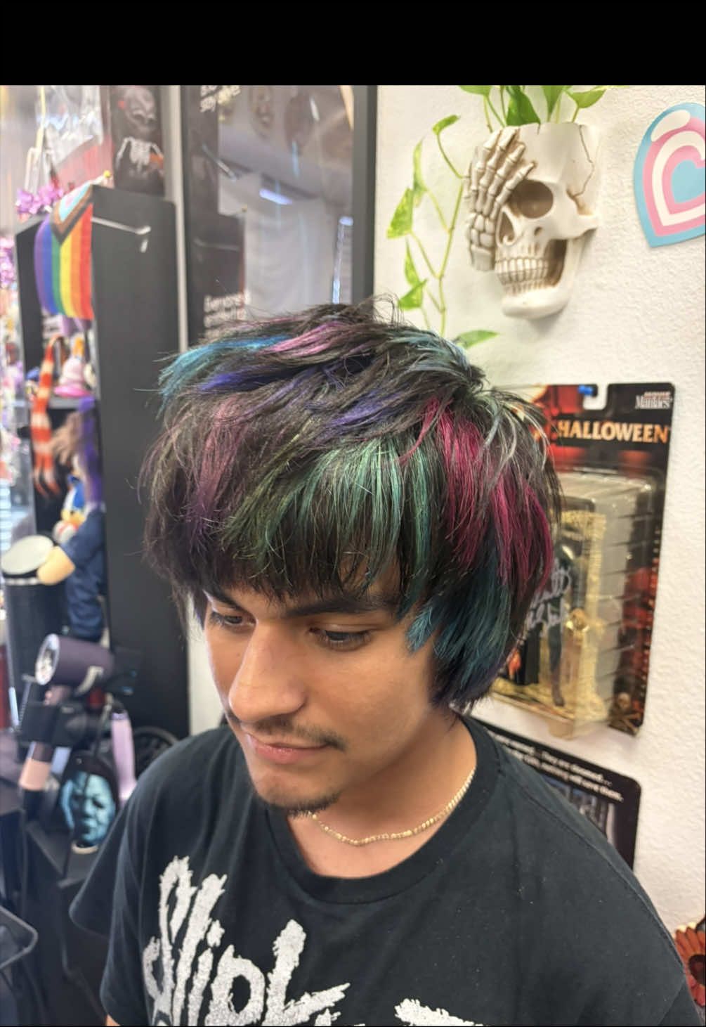 @Looks That Kill Salon