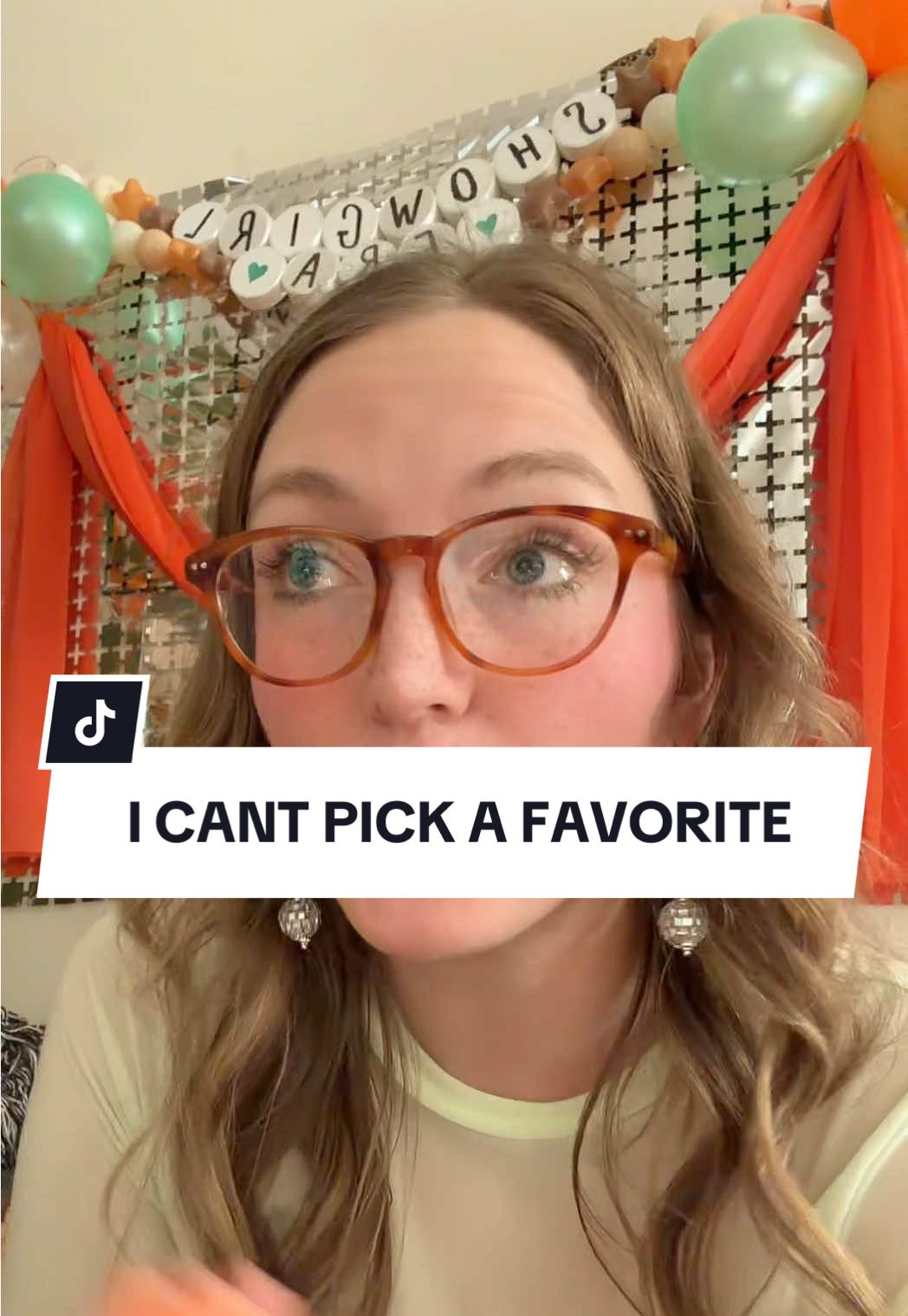 @bookswiftie 🐝