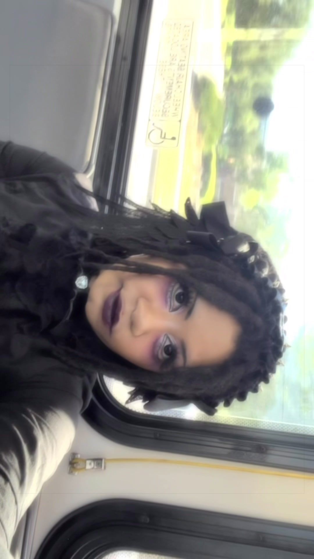 @poisonbeeee_