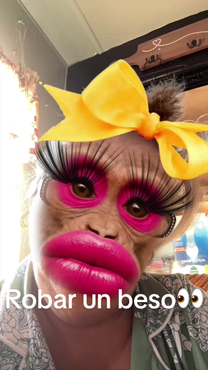 @CHISPITA 💦💦👑👭🌻💄