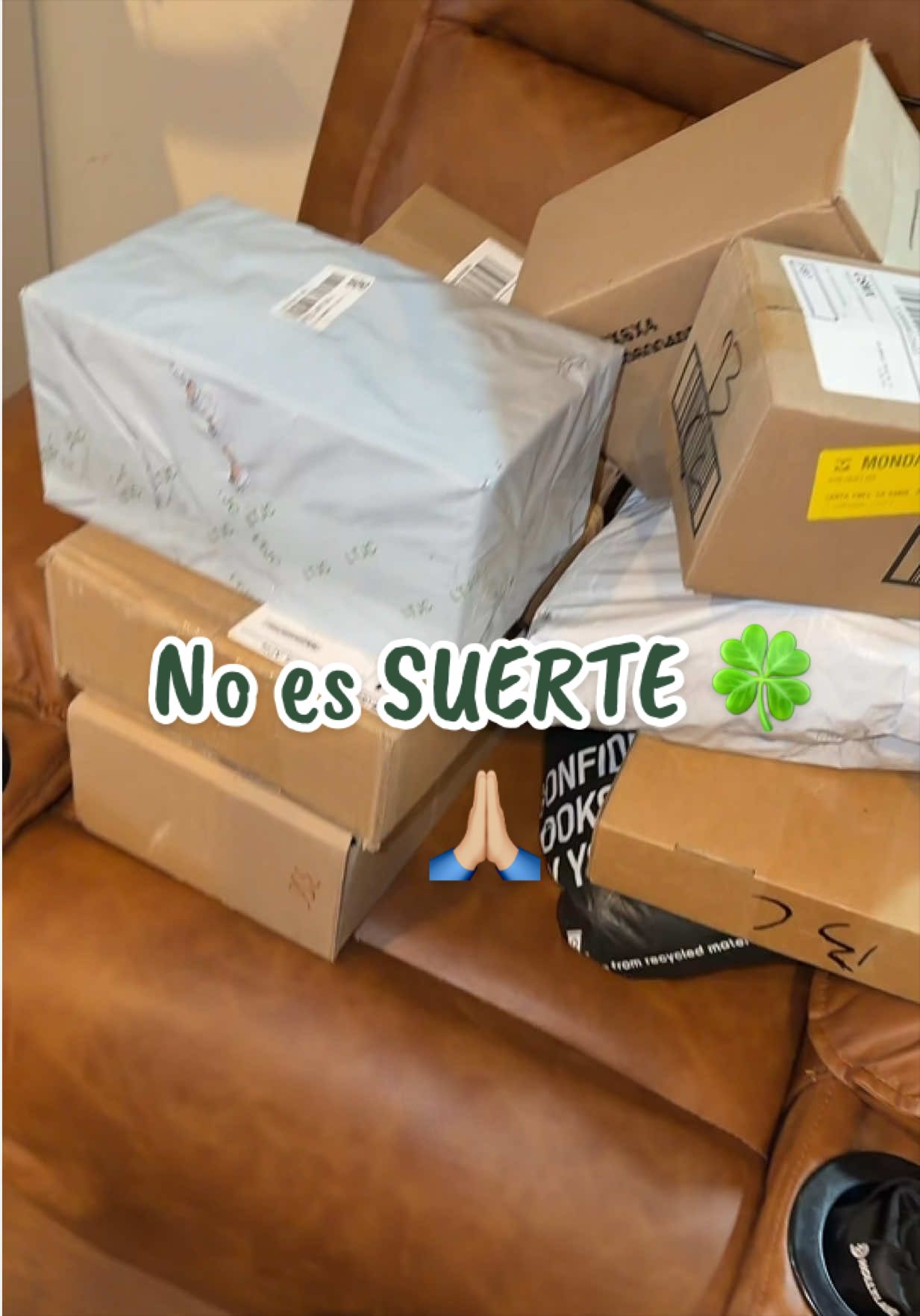 @lupithazzepeda