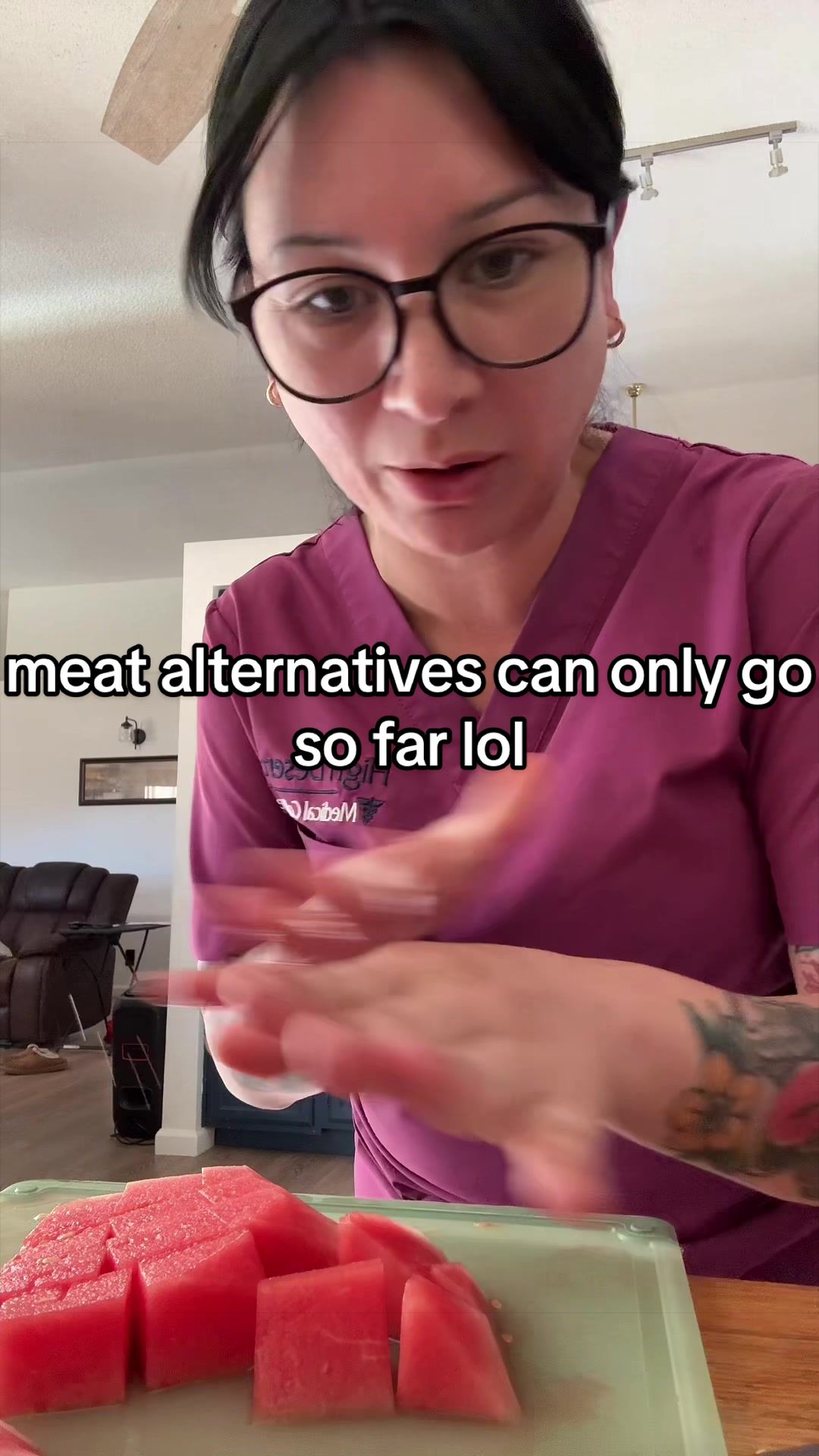 @liketotallynikki