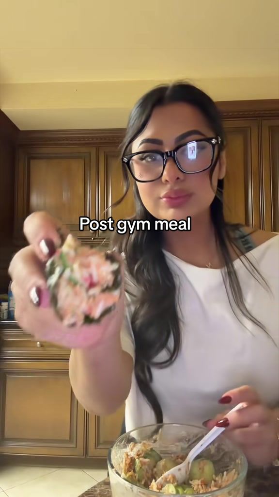 @Sinnnthia