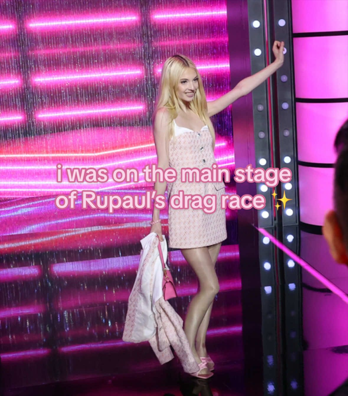 @mo