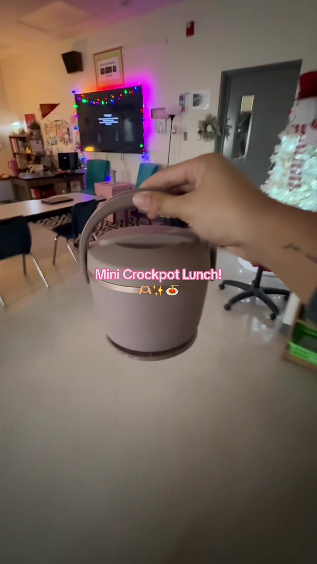 @Ms. Economidis 🍎🪩✏️