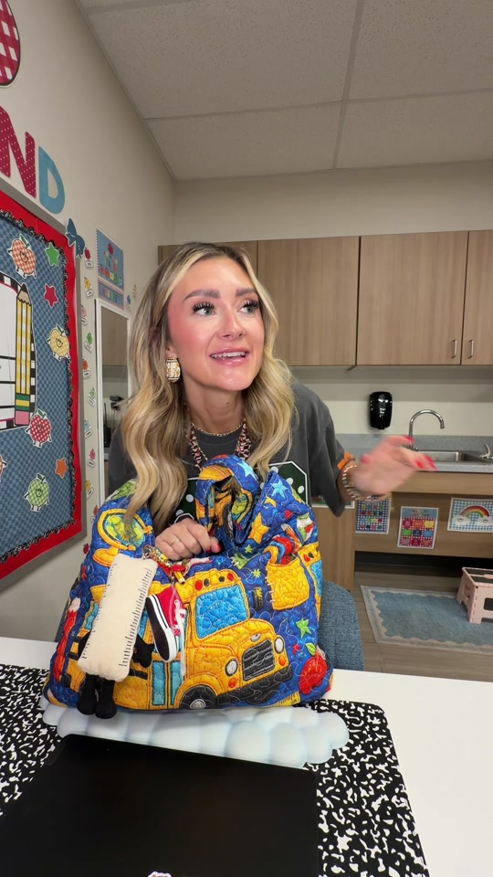@Hales | boy mom | Teacher