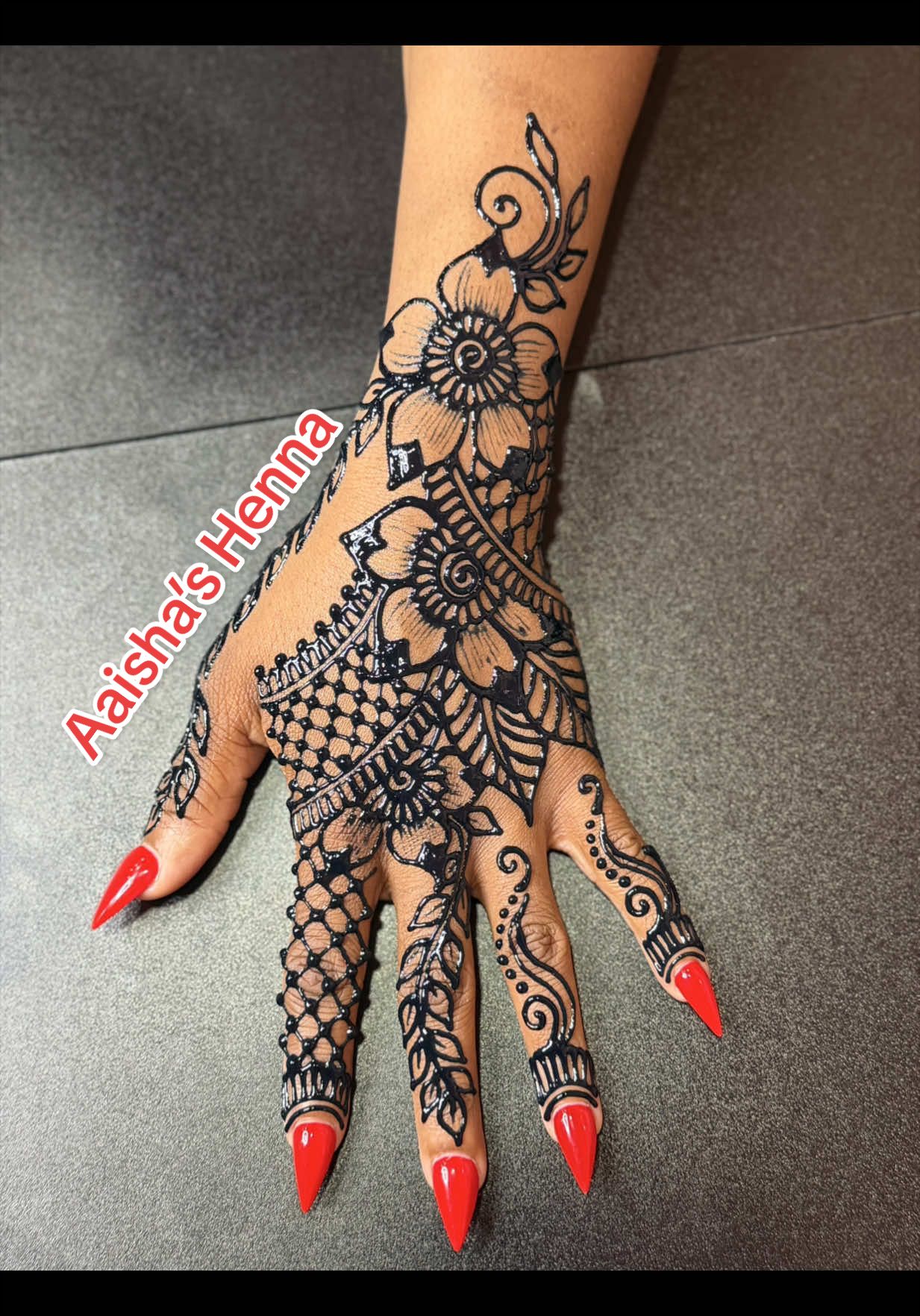 @HennaArtistAaisha