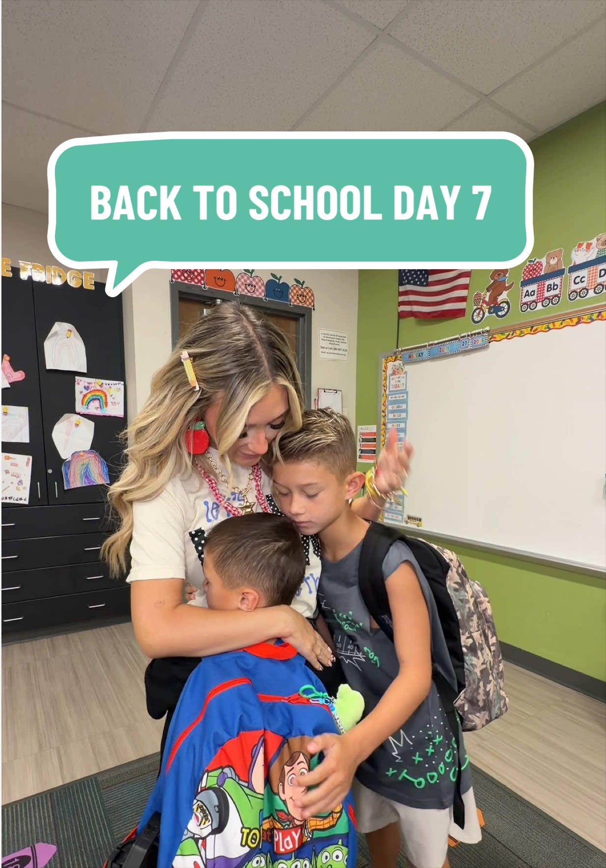 @Hales | boy mom | Teacher