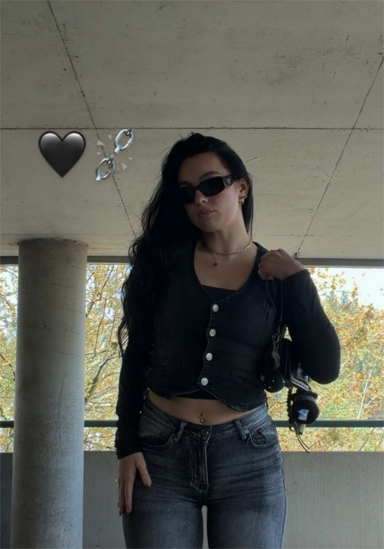 @𝖇𝖚𝖌 🕸️ 🖤