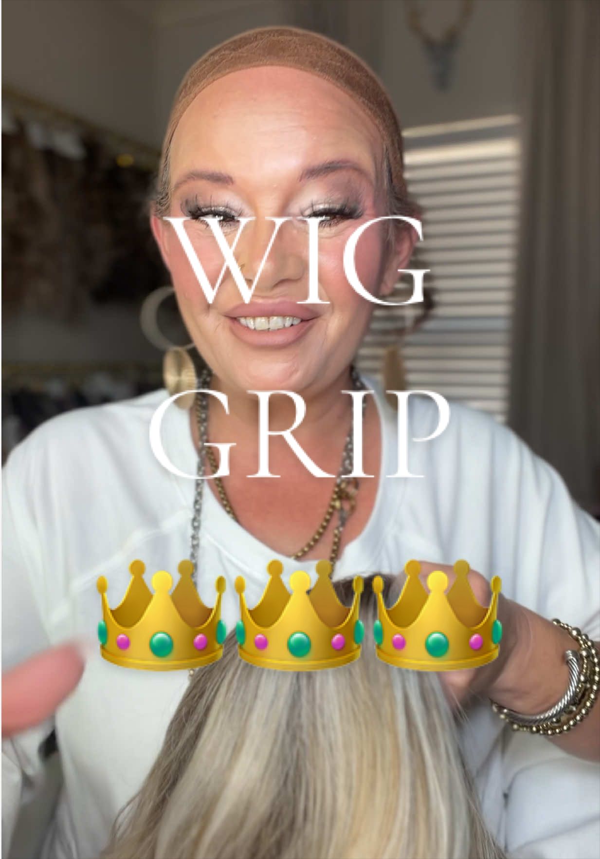 @Mellie • Midlife Hype Girl