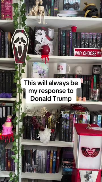 @themandysin 📚🦇