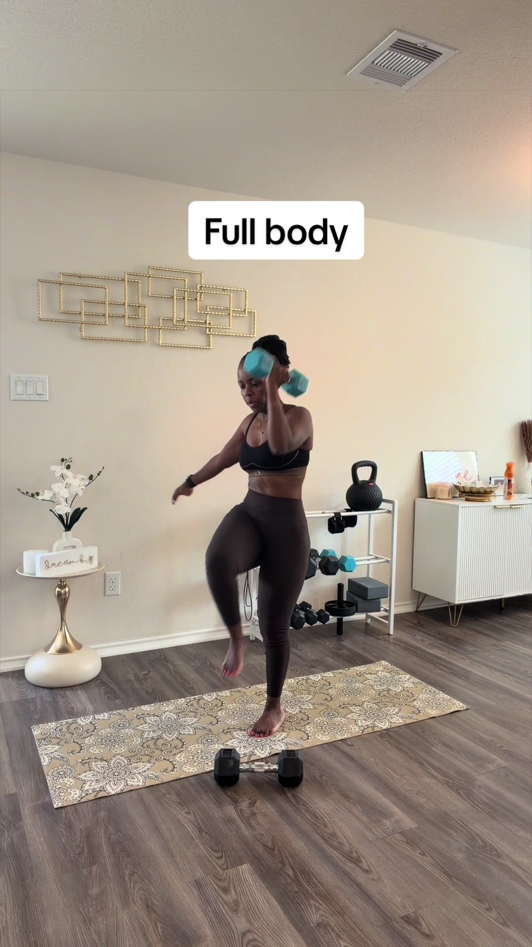 @Emmss LIVE HOST