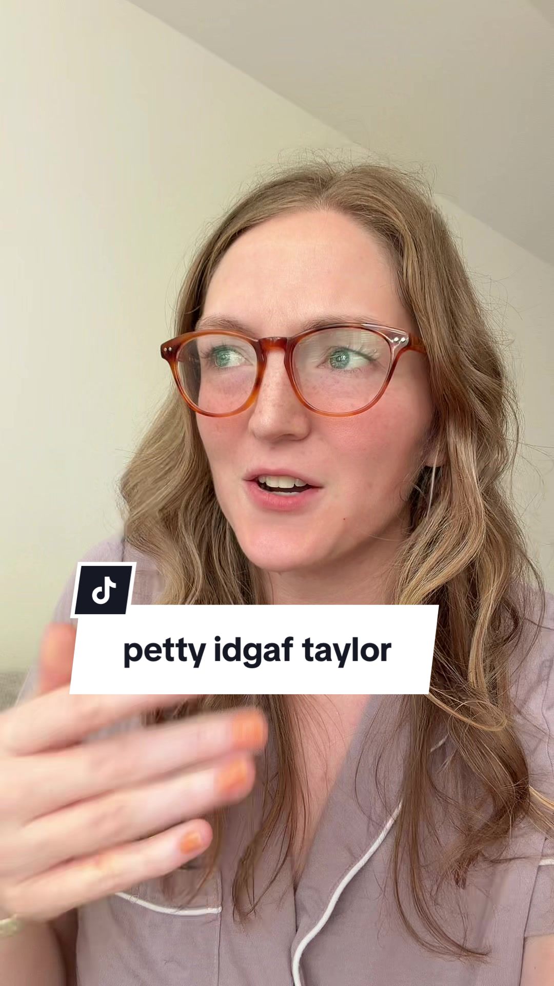 @bookswiftie 🐝