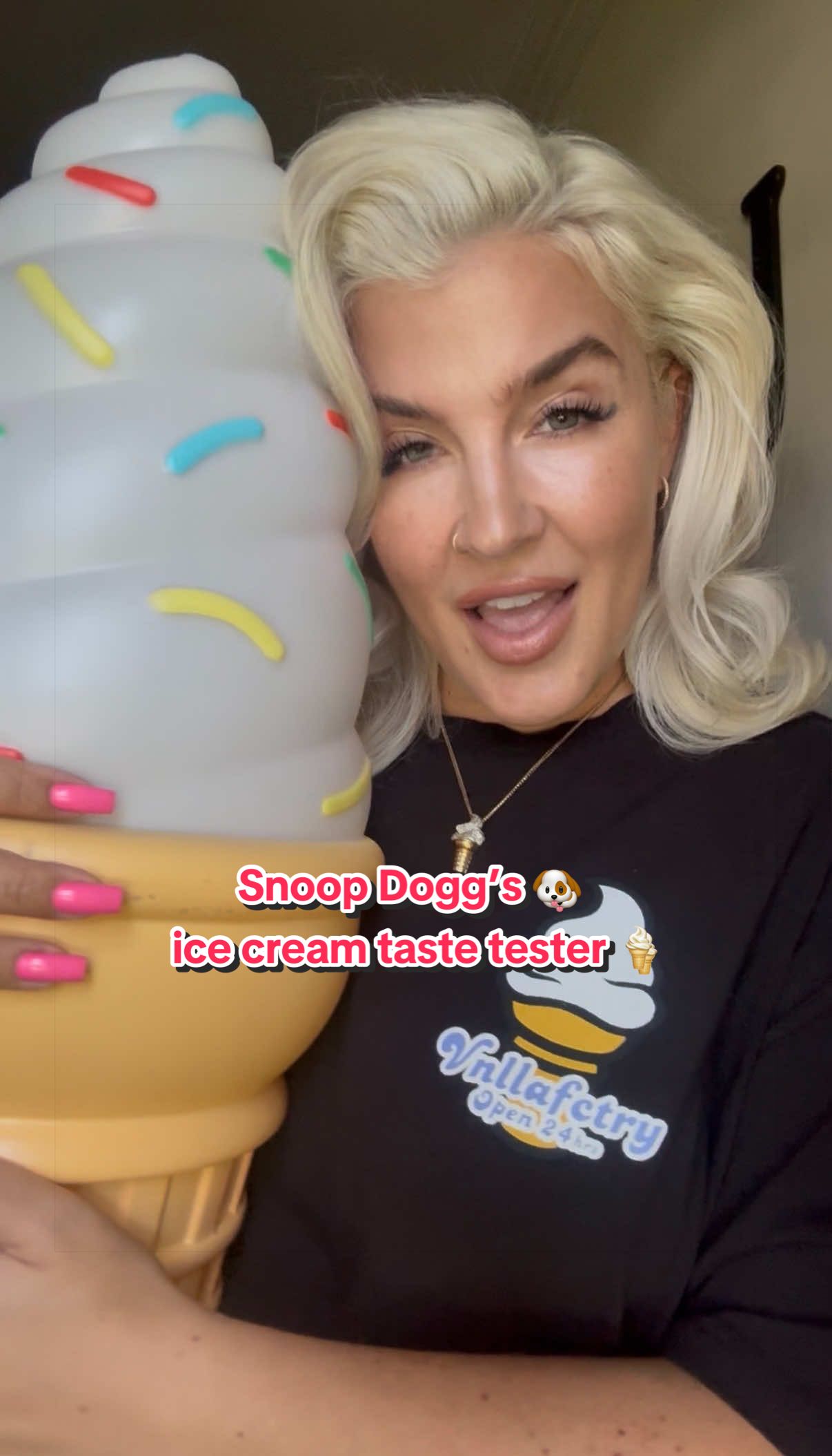 @joellejames