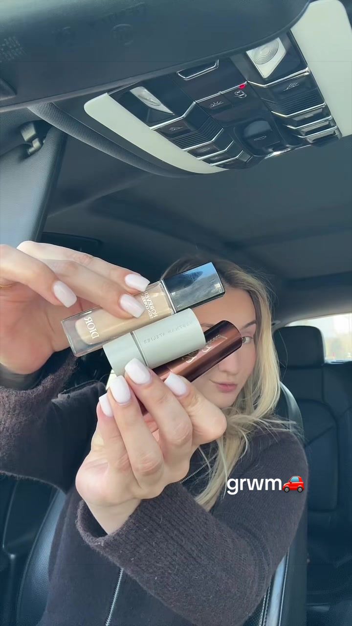 @caitlinricco_