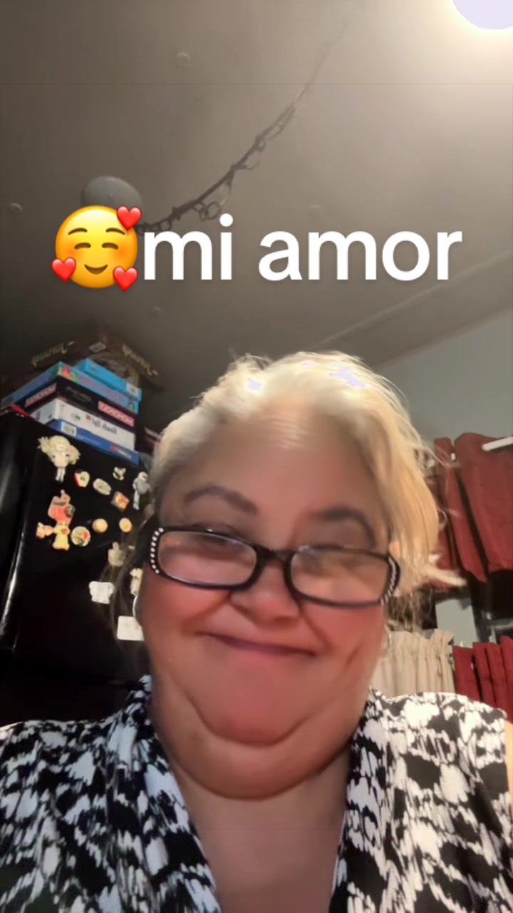 @CHISPITA 💦💦👑👭🌻💄