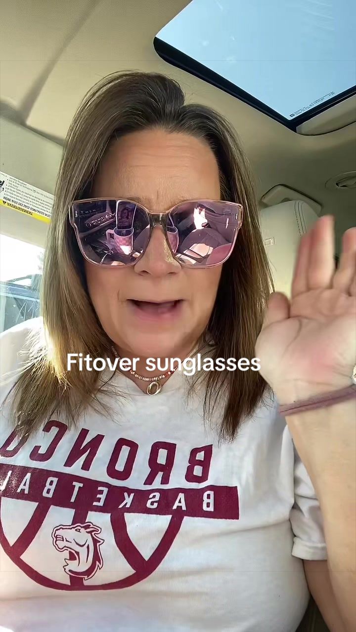 @Nikki&bull;40+ Fashion & Finds