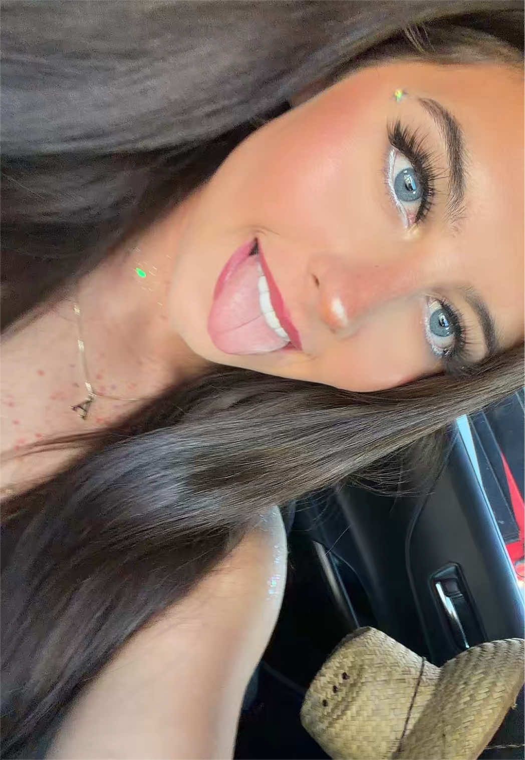 @arielloveskittens