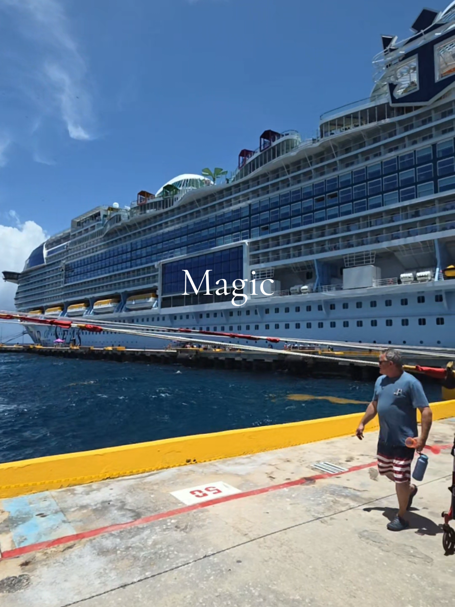 @Whit the Cruise Queen⚓️