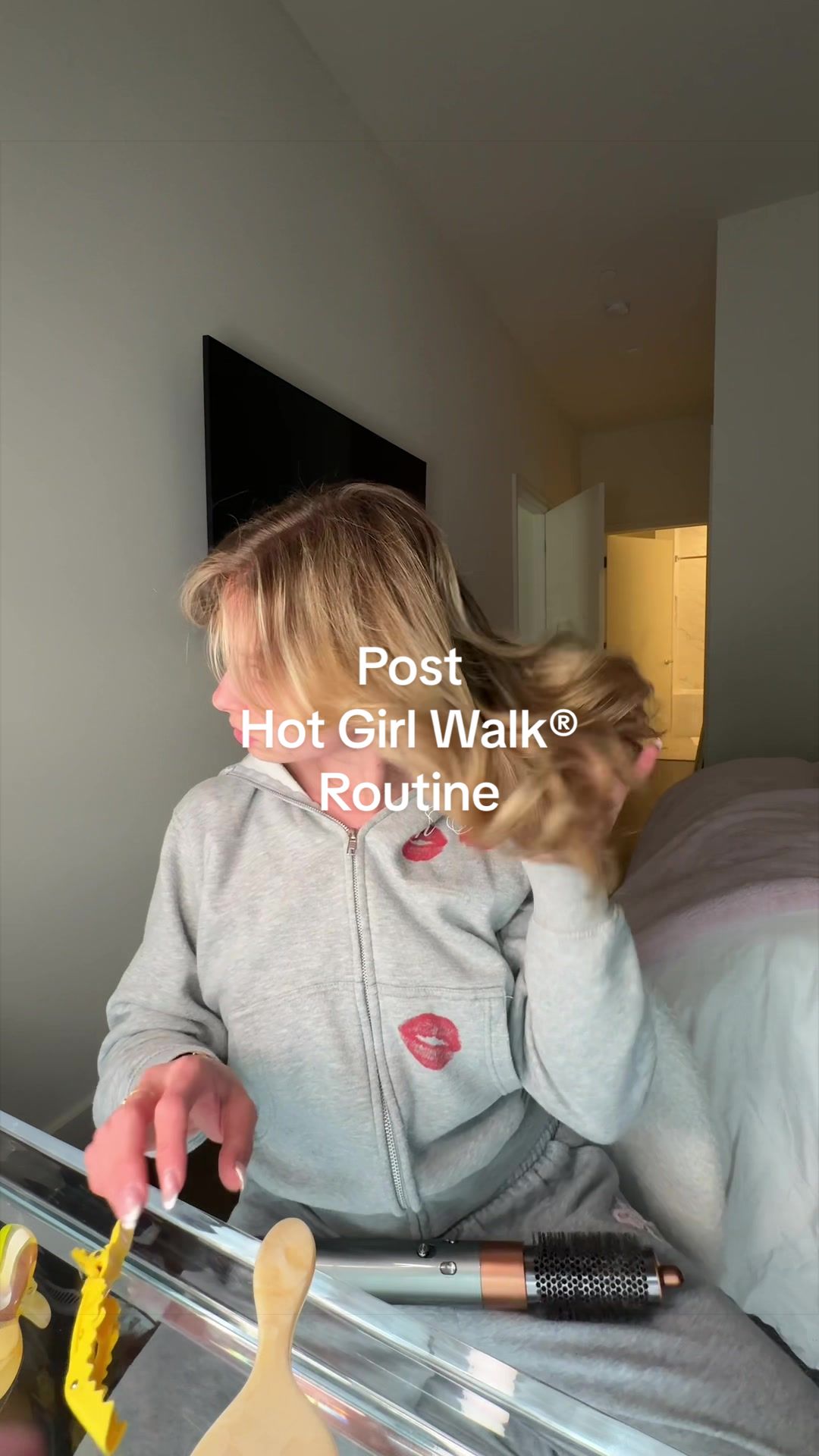@Mia Lind | Hot Girl Walk®