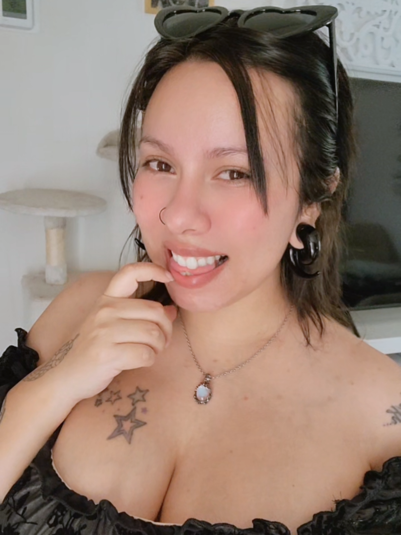 @She's V3N0M🦂