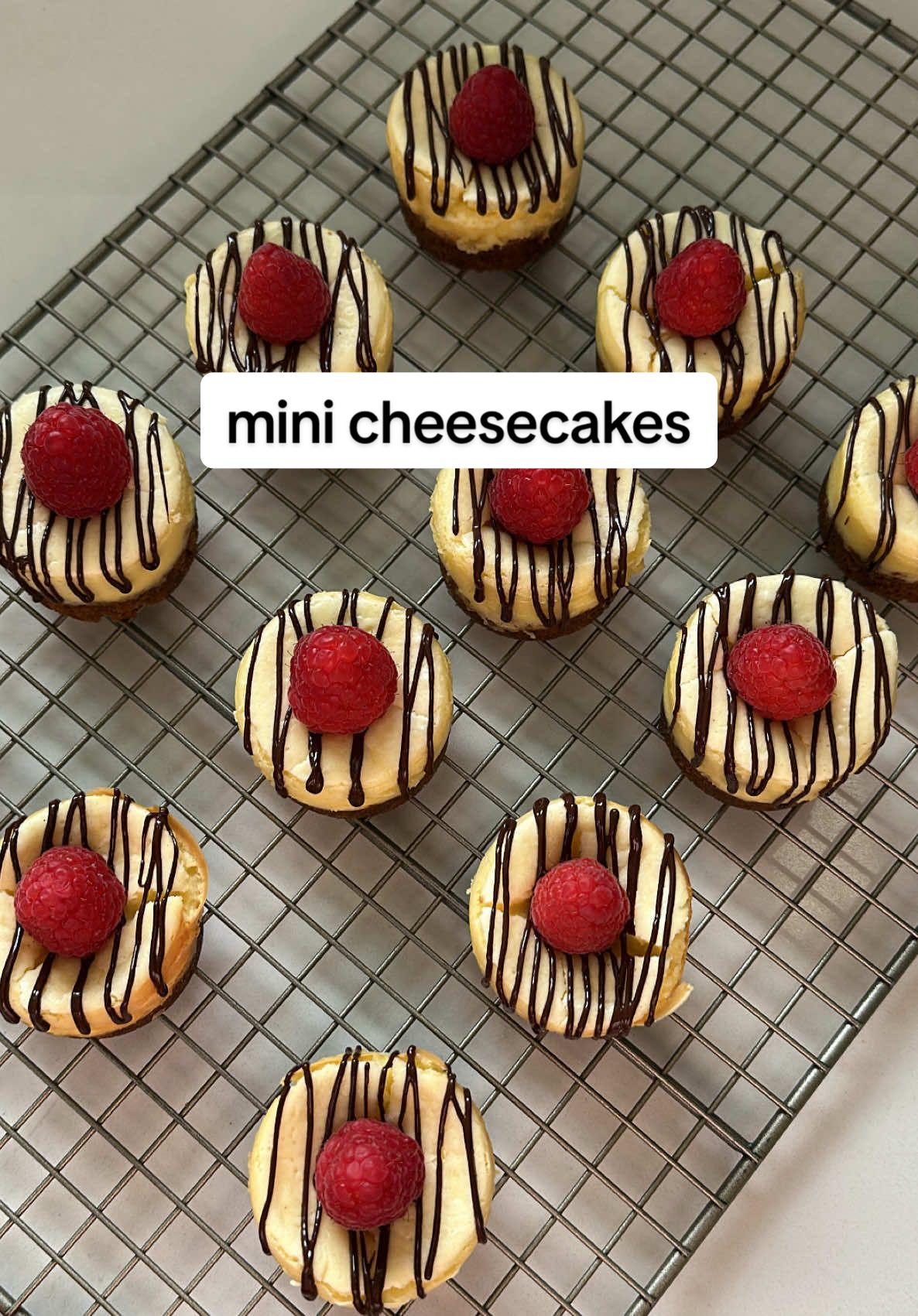 @linettemenaskan