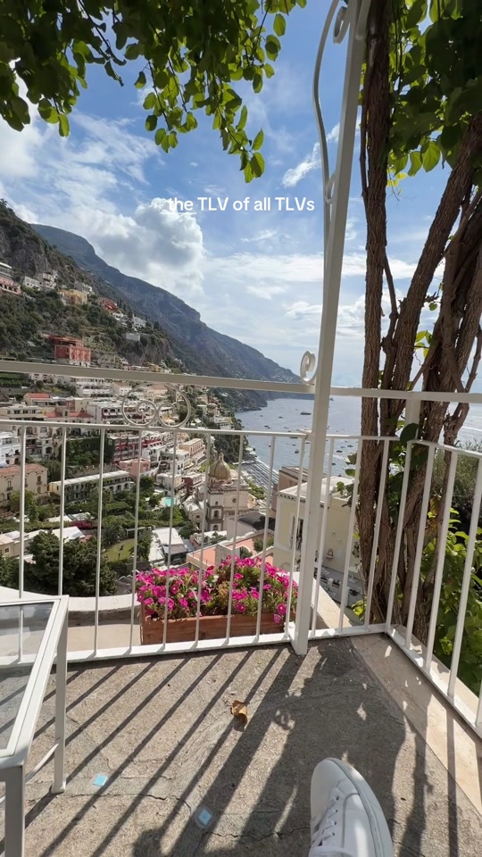 @CHRISTIE • Positano travel