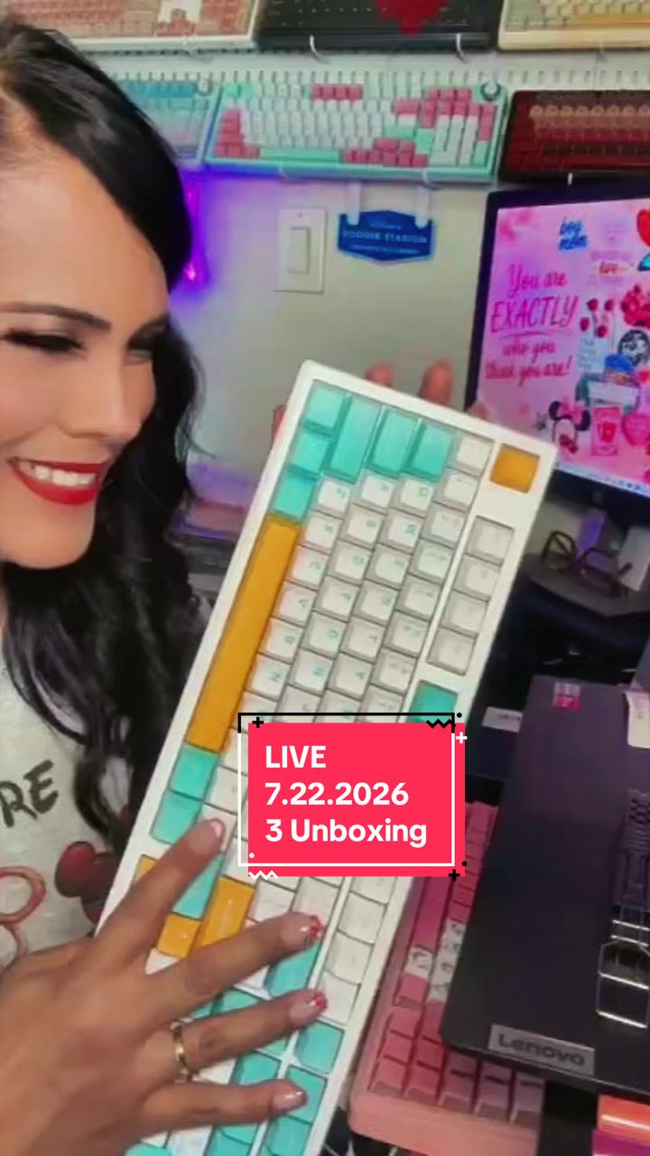 @MrsV✨Corporate Girly✨Keeb ❤️er
